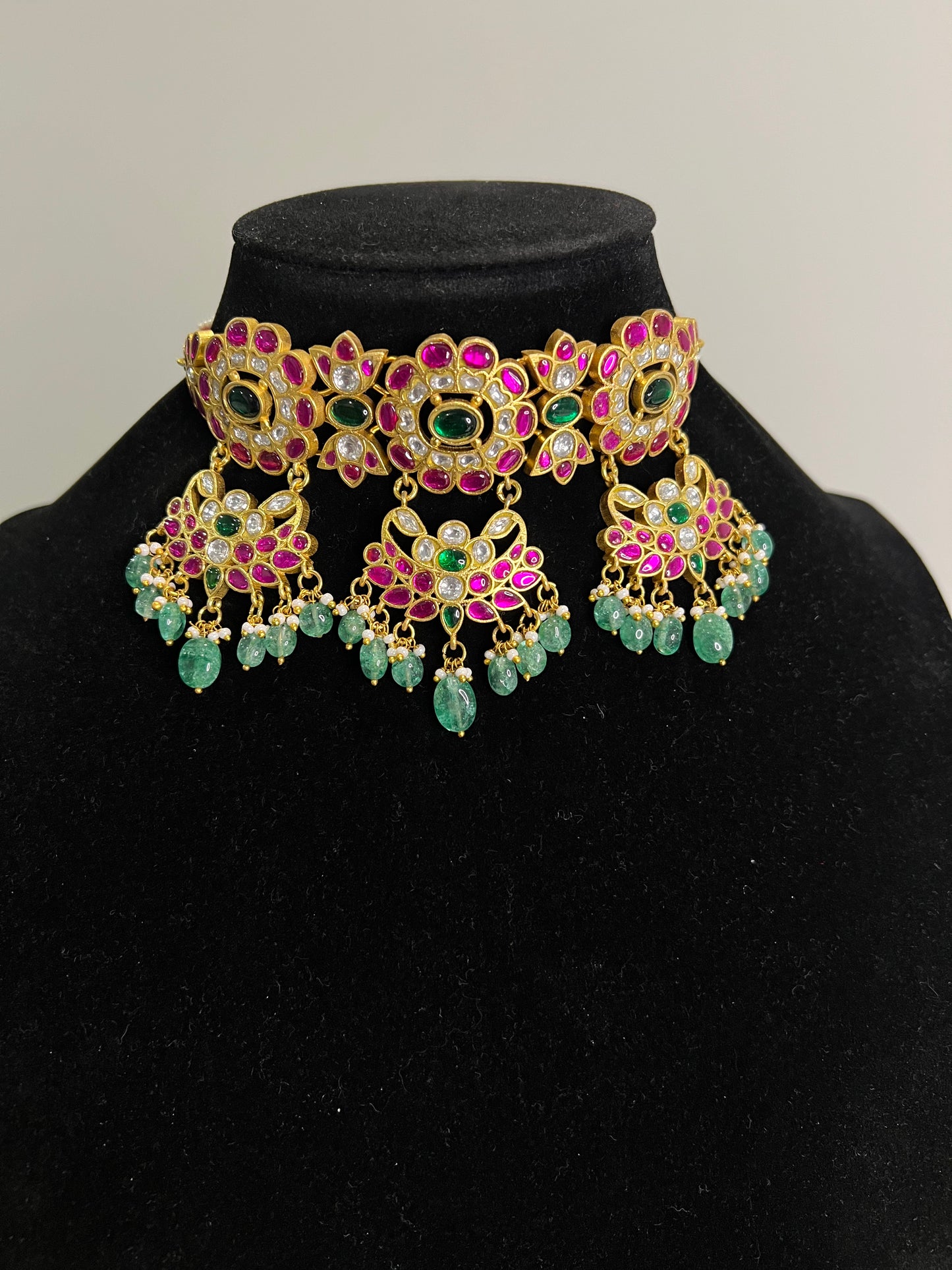 Jadau Kundan Choker