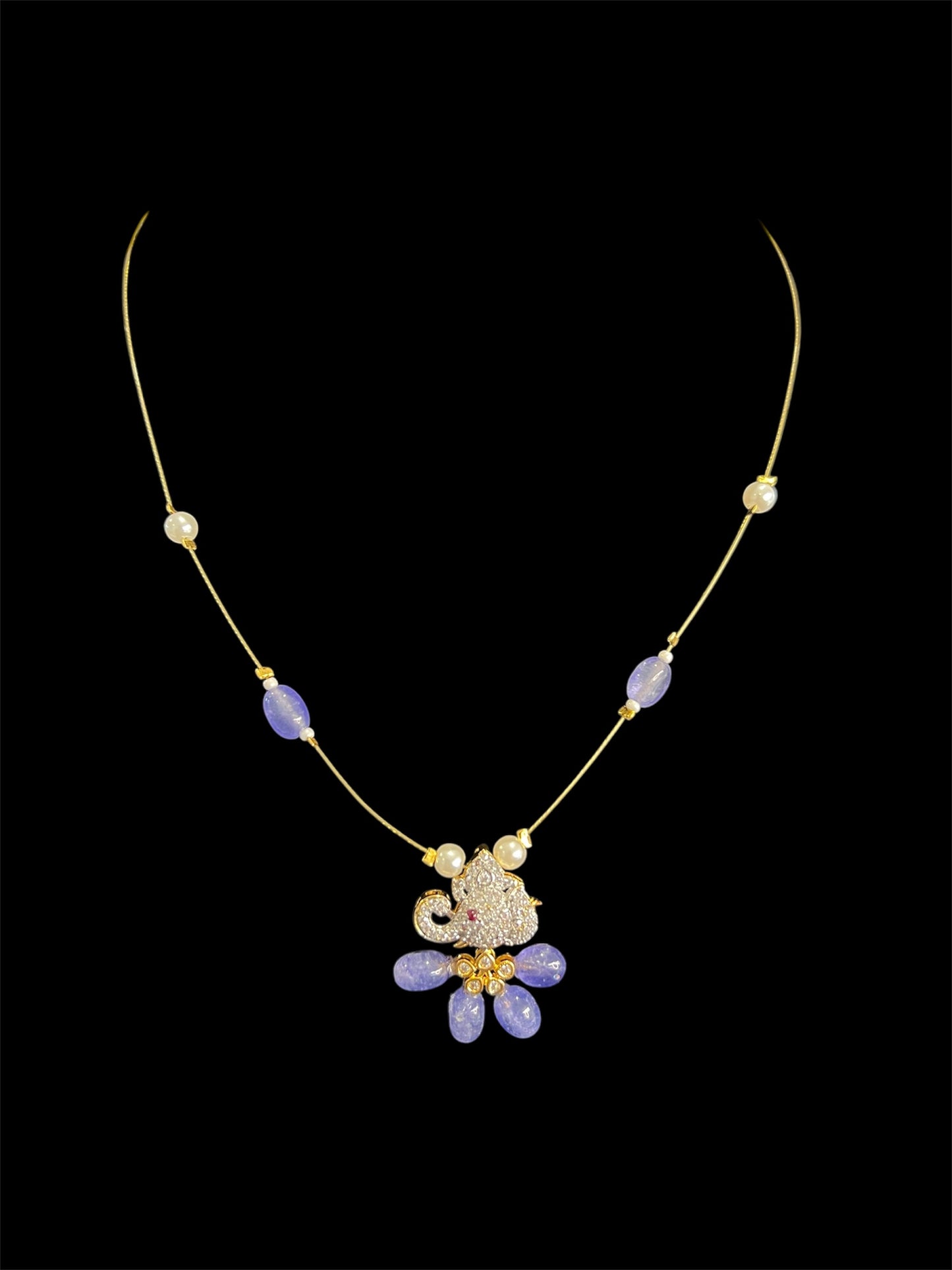 Invisible chain in tanzanite beads