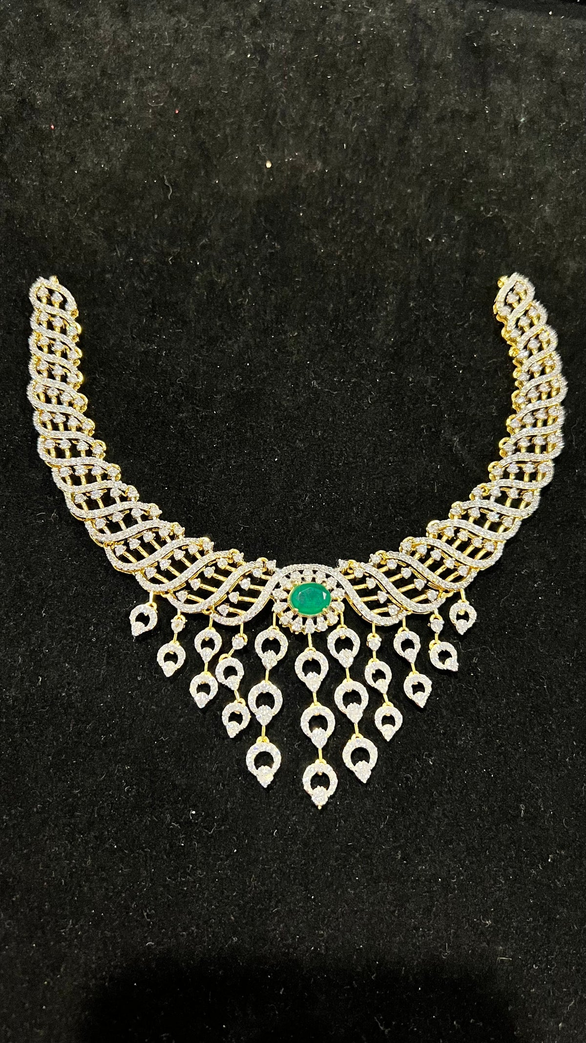 Diamond look choker set