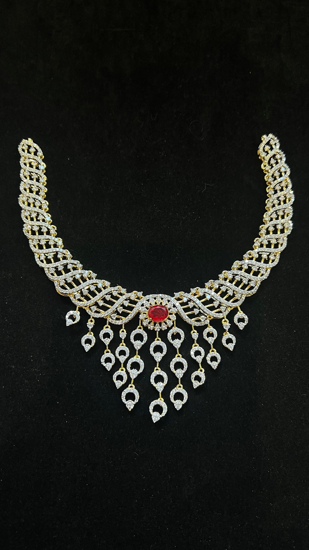 Diamond look choker set
