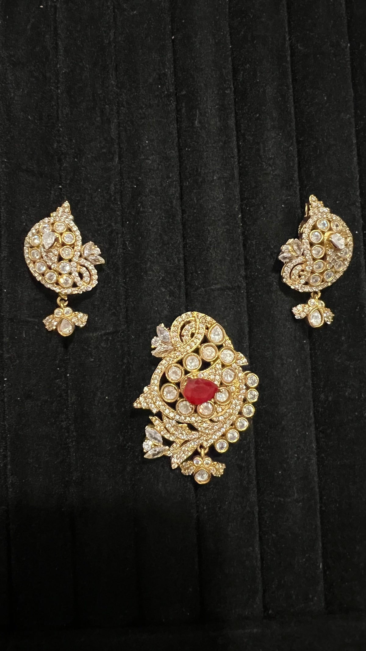 Peacock pendant set