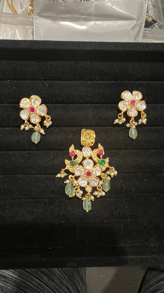 Gold look pendant set