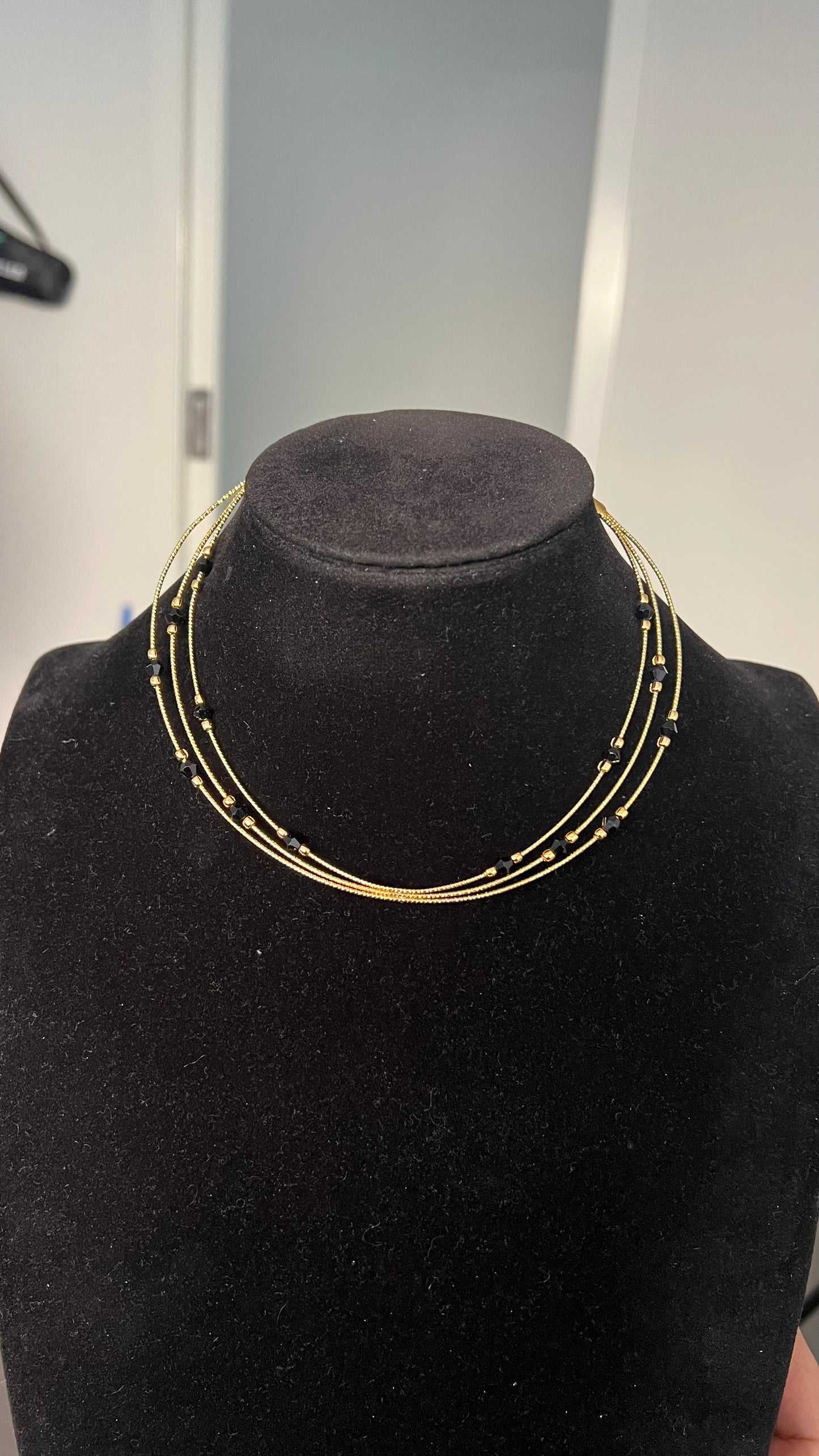Black beads Hasli