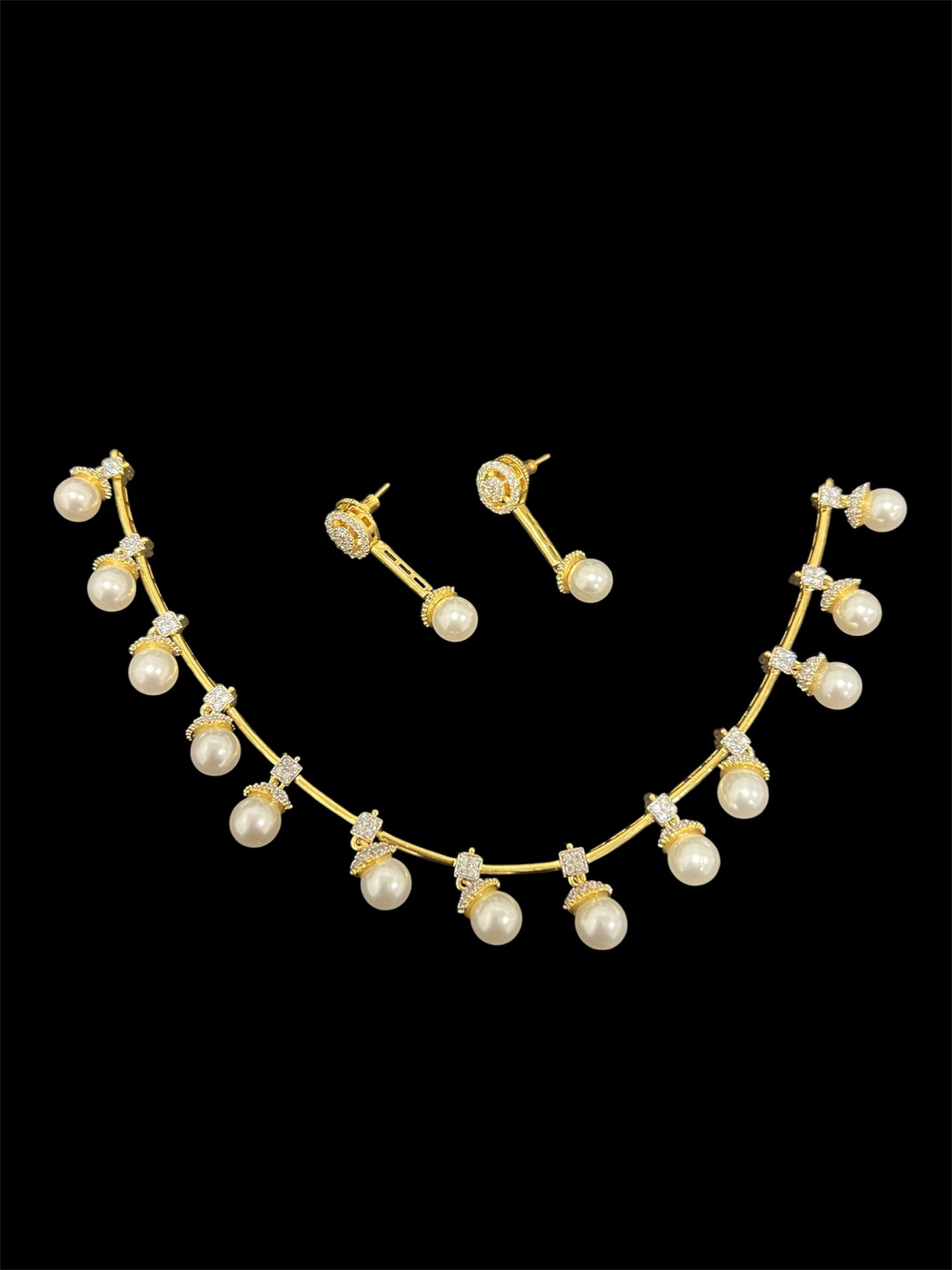 Pearl drop minimal choker