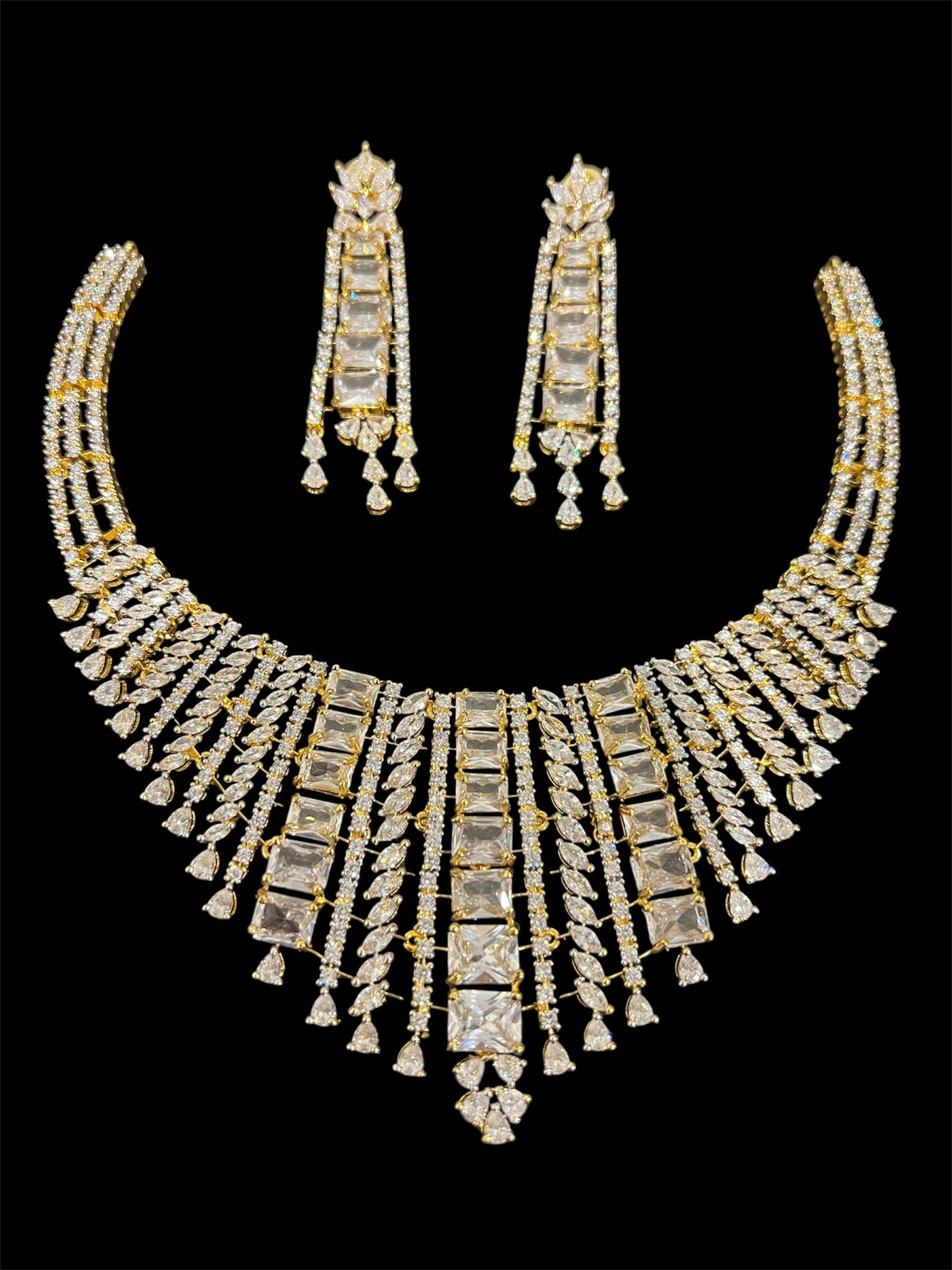 Diamond look necklace set