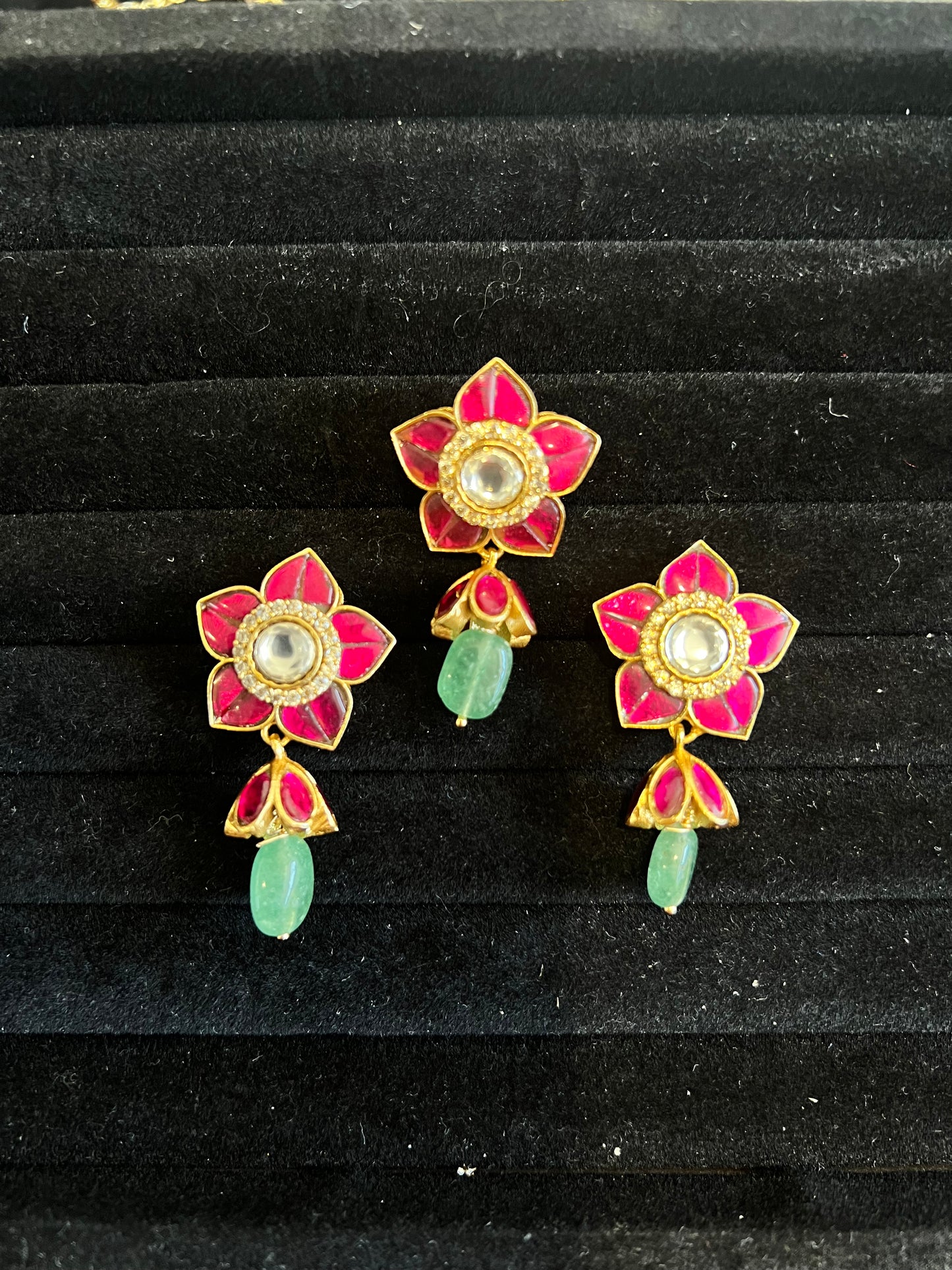 Kundan Flower Pendant Set