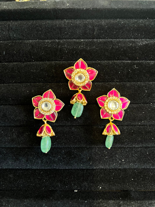 Kundan Flower Pendant Set